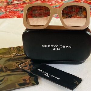 New never worn Marc Jacobs two- toned taupe Sunglasses
